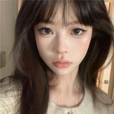 泳池怪诞